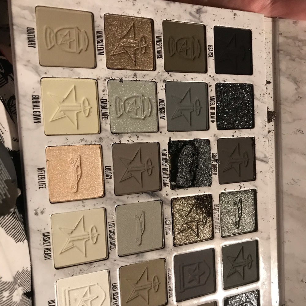 Jeffree Star Cremated Pallette